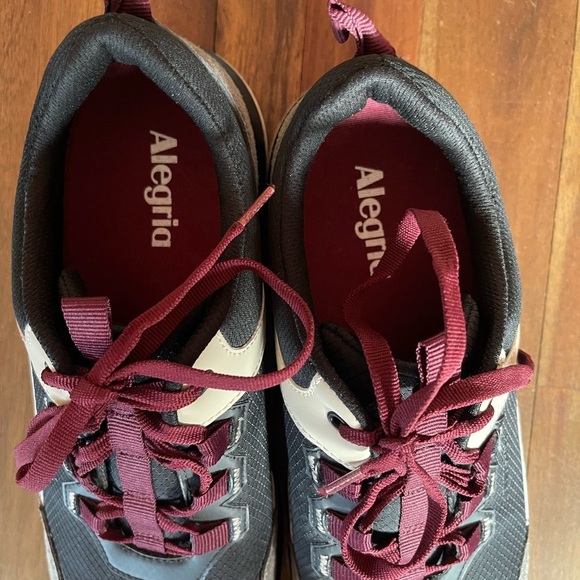 Alegria Motov8 Raven Shoe - Picture 8 of 10